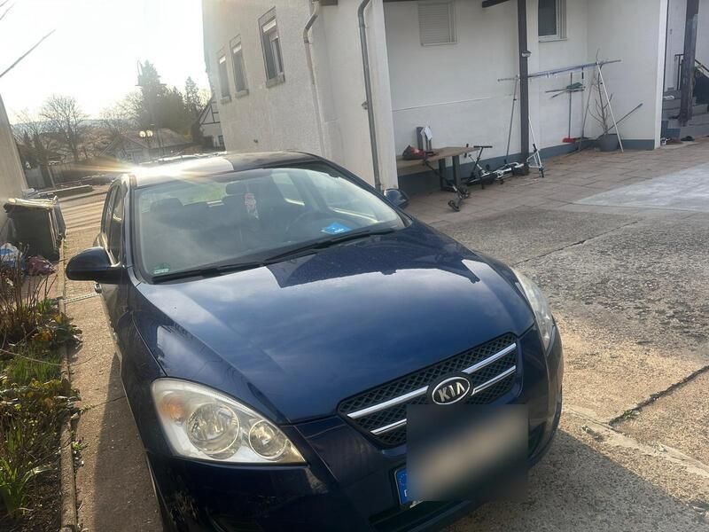 Andere außenfarben Gebraucht 2009 Kia Ceed Kleinwagen | 4.050 € (Guter Preis) - Bild 1/4