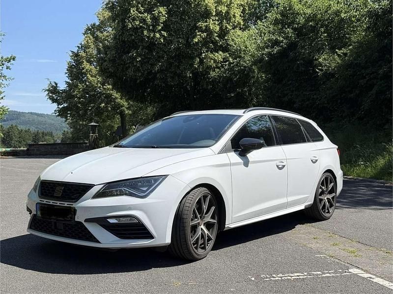 Weiß Gebraucht 2020 Cupra Leon Kombi | 26.000 € (Etwas zu teuer) - Bild 1/4