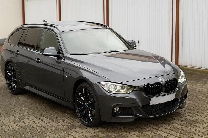 Gebraucht BMW 330 M Sport 258 PS (189 kW) 2015 Grau Kombi