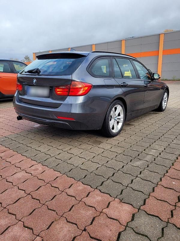 Gebraucht BMW 320 Sport Line 184 PS (135 kW) 2013 Grau Kombi