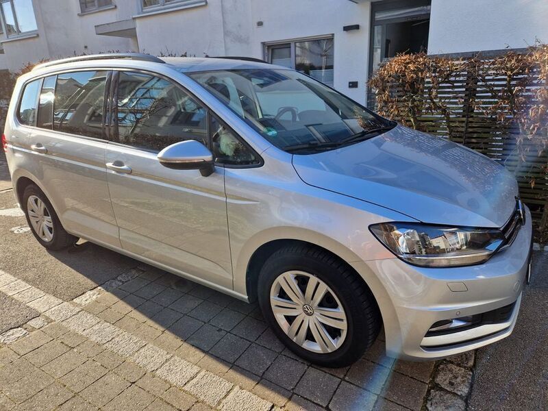 Silber Gebraucht 2017 VW Touran Sound Van / Kleinbus | 19.600 € (Guter Preis) - Bild 1/4