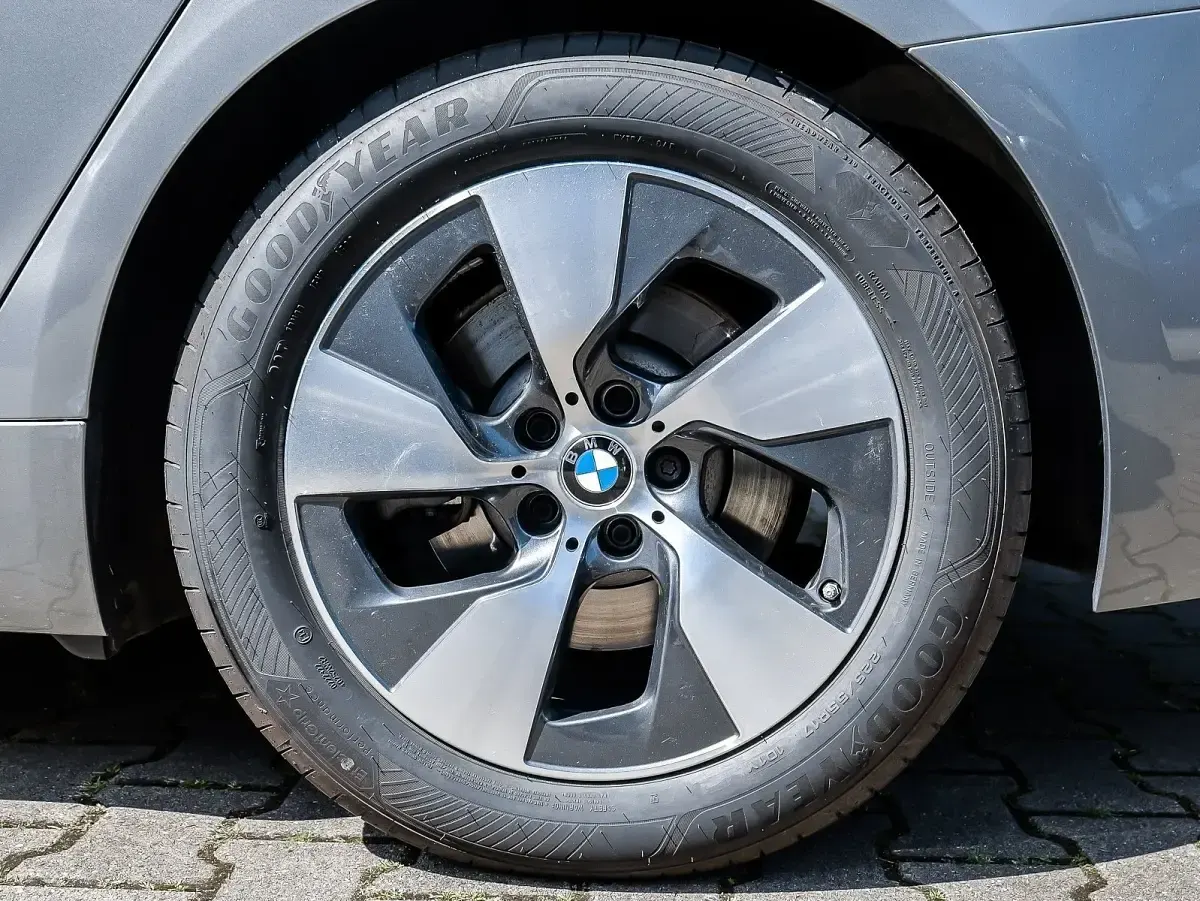 Gebraucht BMW 520 Efficient Dynamics 190 PS (139 kW) 2023 Grau Kombi