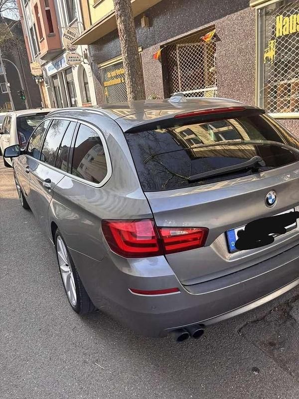 Gebraucht BMW 530 258 PS (189 kW) 2012 Grau Kombi