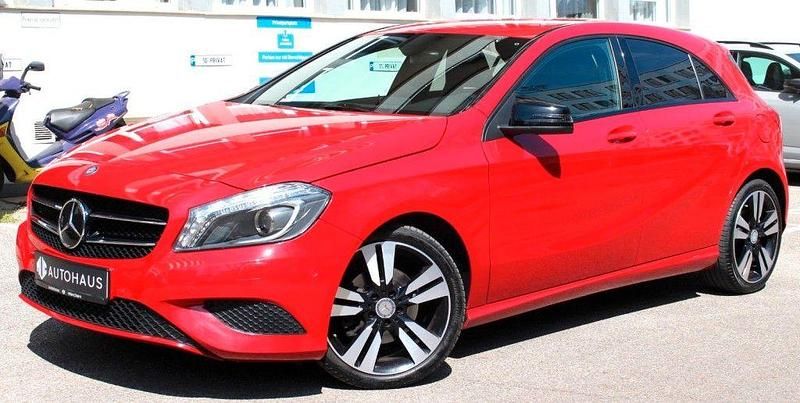 Rot Gebraucht 2012 Mercedes A180 Urban Limousine | 9.999 € (Etwas zu teuer) - Bild 1/4