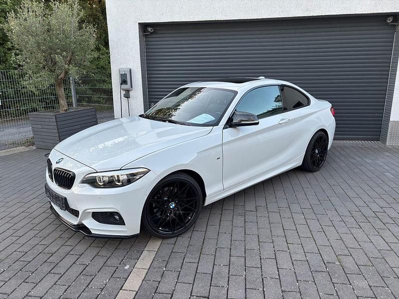 Weiß Gebraucht 2021 BMW 220 M Sport Coupé | 27.900 € (Superpreis) - Bild 1/4