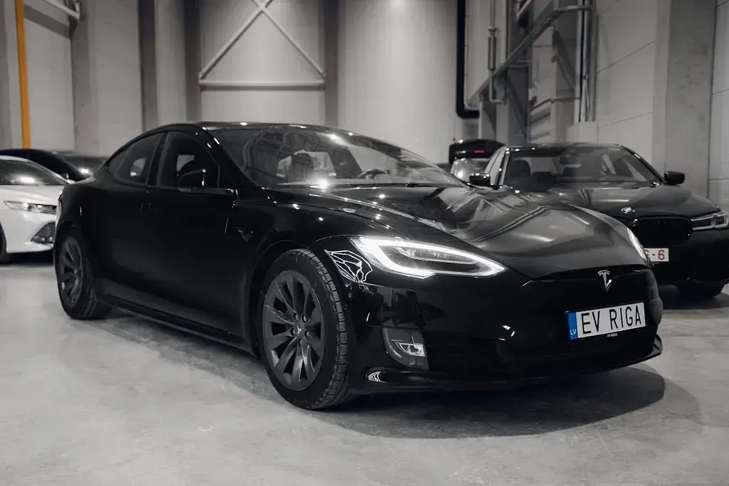 Second-hand Tesla Model S 413 kW (562 CP) 2020 Negru Hatchback