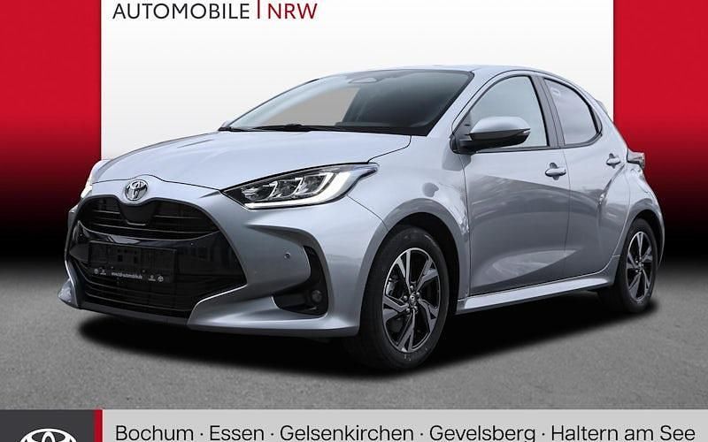 Neu Toyota Yaris Hybrid 116 PS (85 kW) 2025 Silber Limousine