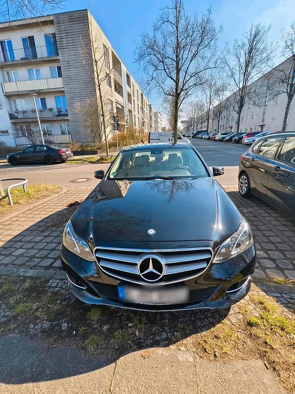 Schwarz Gebraucht 2014 Mercedes E250 Elegance Limousine | 17.199 € (Guter Preis) - Bild 1/4