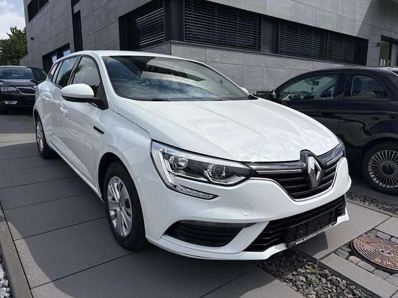 Weiß Gebraucht 2019 Renault Mégane IV Life Limousine | 11.990 € (Fairer Preis) - Bild 1/4