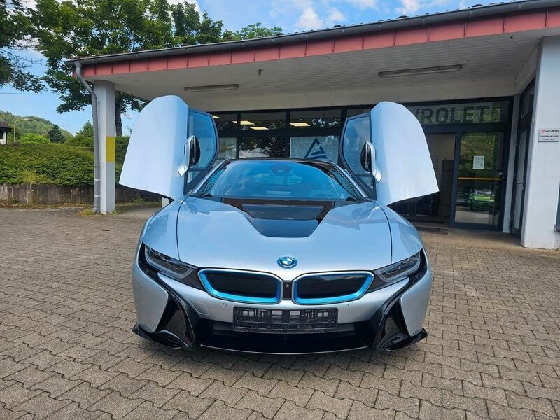 Silber Gebraucht 2017 BMW i8 Basis Coupé | 76.500 € - Bild 1/4