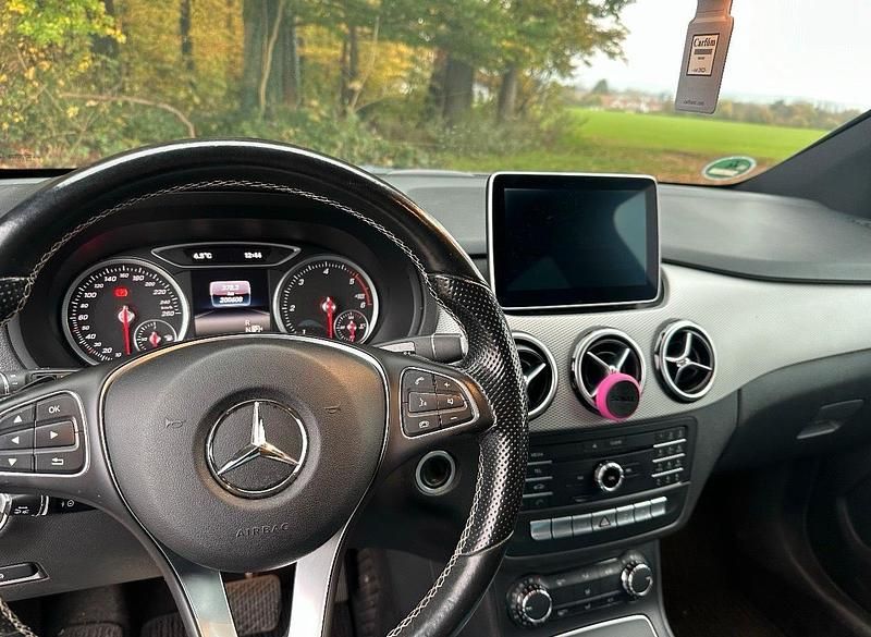 Gebraucht Mercedes B220 AMG line 177 PS (130 kW) 2015 Grau Van / Kleinbus