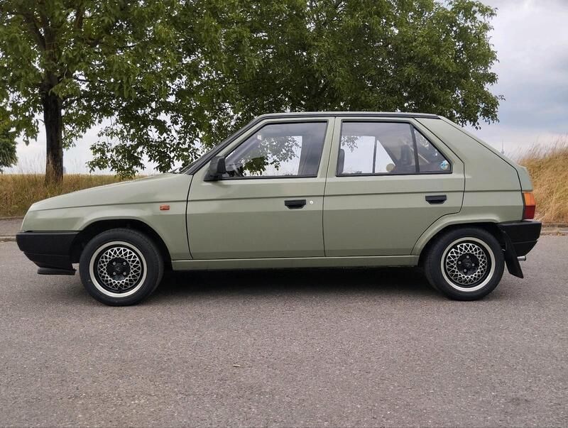 Grün Gebraucht 2025 Skoda Favorit Kleinwagen | 6.400 € - Bild 1/4