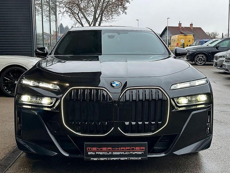 Gebraucht BMW 740 M Sport 299 PS (219 kW) 2025 Schwarz Limousine