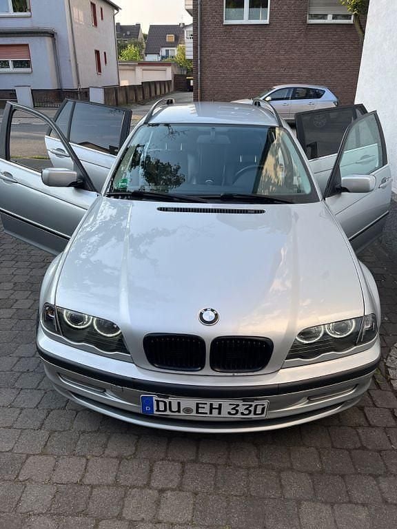 Silber Gebraucht 2000 BMW 330 Basis Kombi | 9.000 € (Teuer) - Bild 1/4