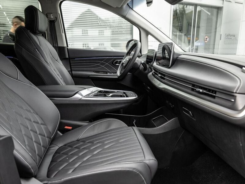 Neu Maxus MIFA 9 180 kW (245 PS) 2025 Schwarz Van / Kleinbus