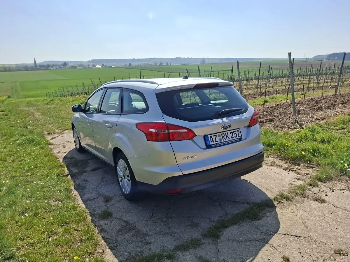 Brugt Ford Focus Trend 120 HK (88 kW) 2017 Grå Sedan