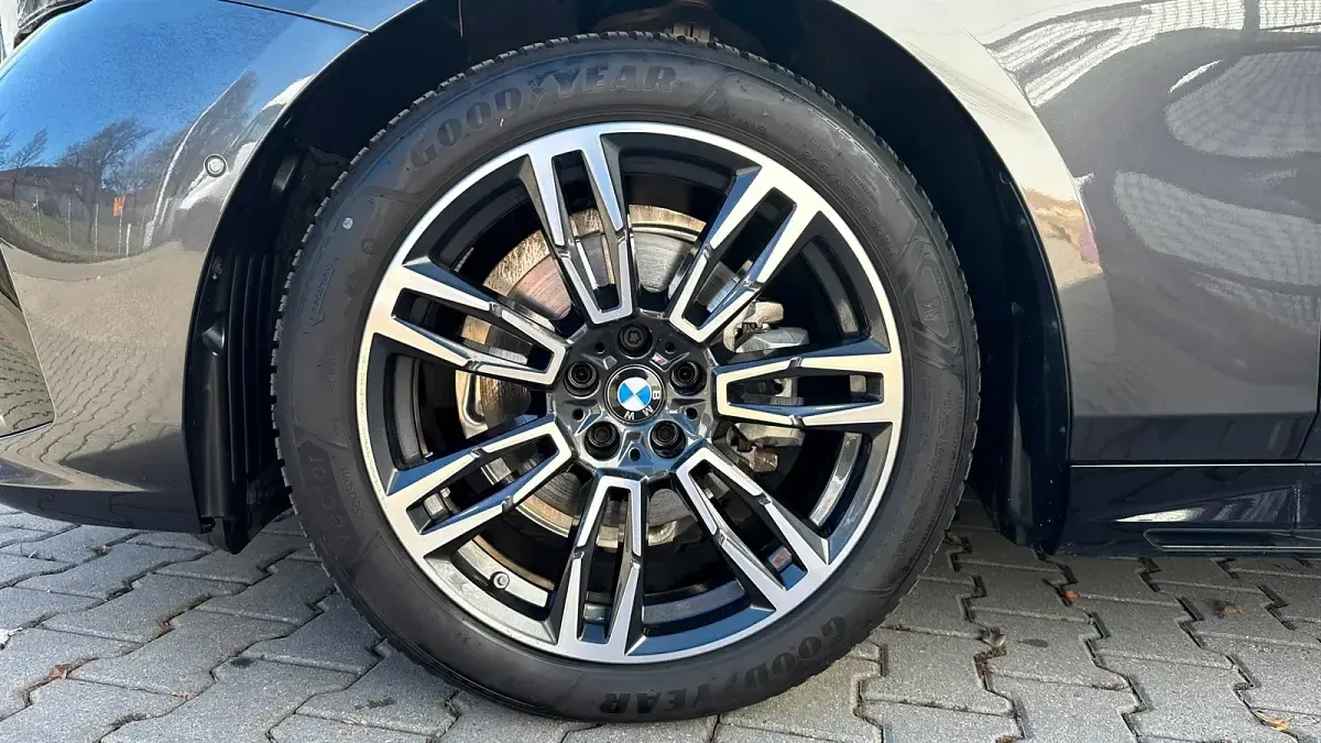 Gebraucht BMW 520 Comfort Edition 197 PS (144 kW) 2025 Sophistograu brillanteffekt Kombi