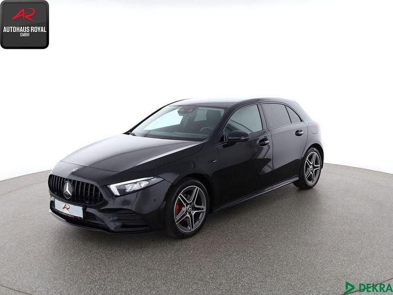 Kosmosschwarz Gebraucht 2021 Mercedes A180 AMG Limousine | 24.370 € (Superpreis) - Bild 1/4