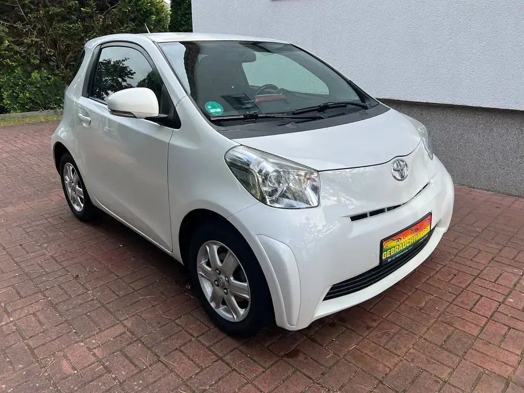 Gebraucht Toyota iQ 68 PS (50 kW) 2011 Weiß Kleinwagen