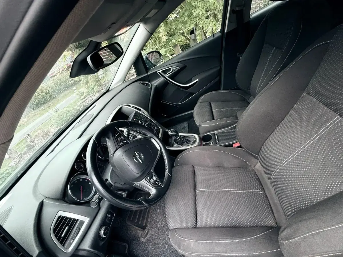 Używany Opel Astra Innovation 140 KM (102 kW) 2010 Niebieski Kombi