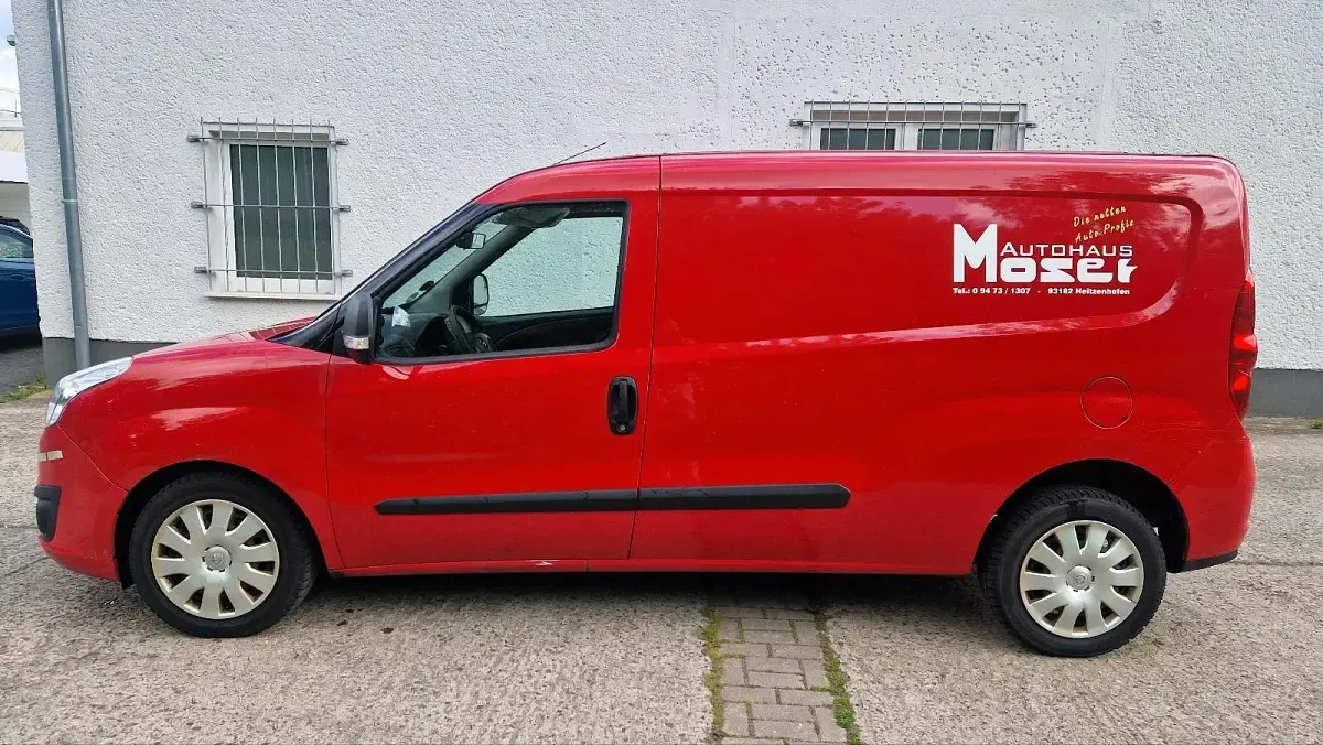 Używany Opel Combo 135 KM (99 kW) 2012 Czerwony Minivan