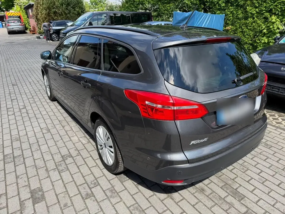 Gebraucht Ford Focus 120 PS (88 kW) 2017 Grau Kombi