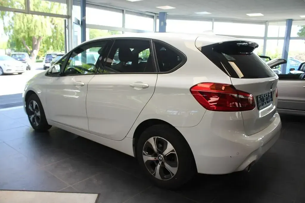 Gebraucht BMW 216 Active Tourer 109 PS (80 kW) 2020 Alpinweiß uni Van / Kleinbus