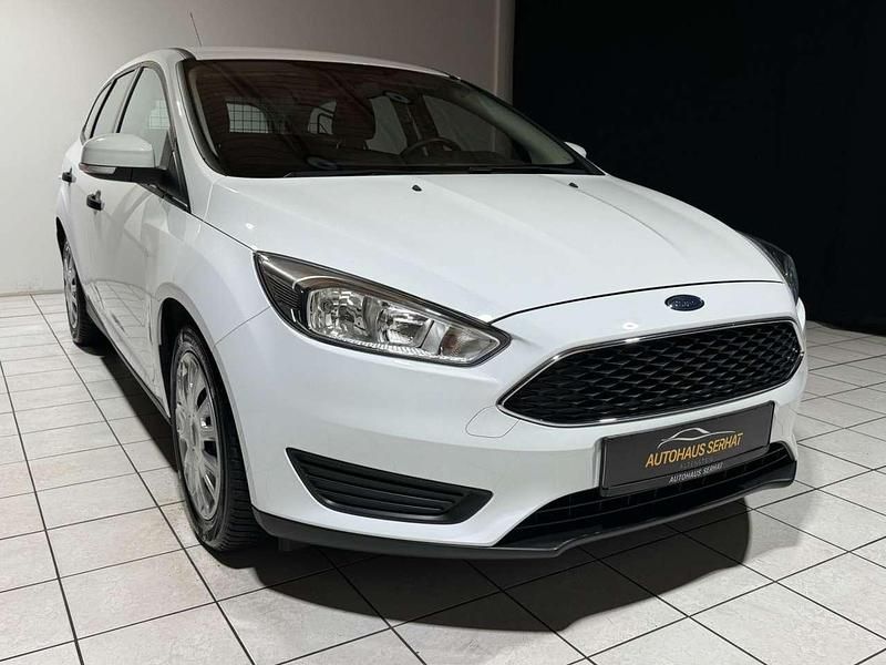 Gebraucht Ford Focus Ambiente 101 PS (74 kW) 2015 Weiß Kombi