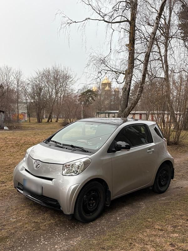 Gebraucht Toyota iQ 98 PS (72 kW) 2012 Silber Kleinwagen