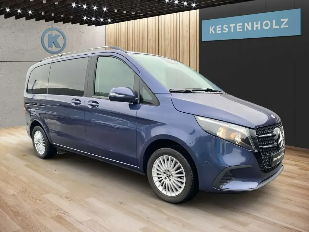 Gebraucht Mercedes V220 163 PS (119 kW) 2025 Sodalithblau met. Van / Kleinbus