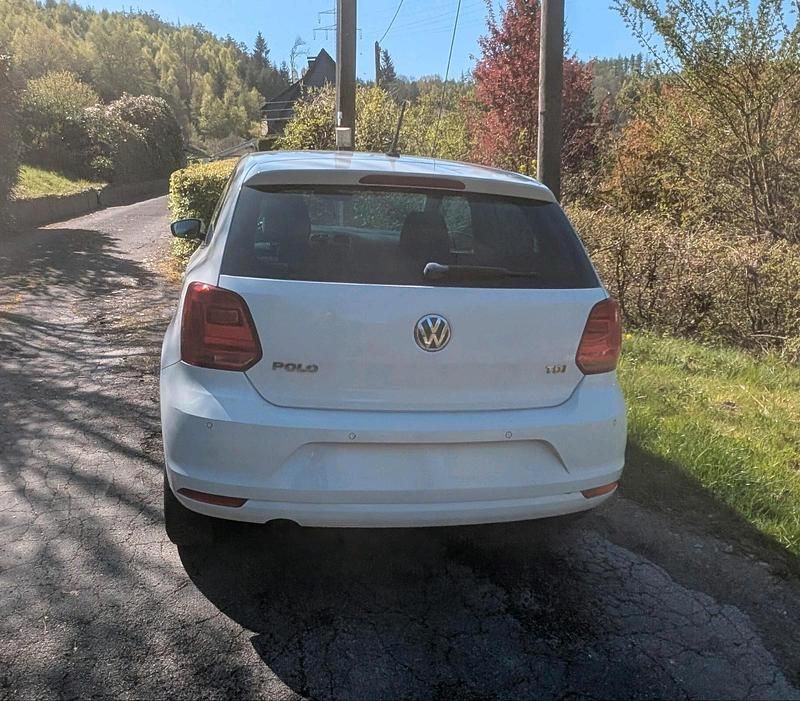 Gebraucht VW Polo 105 PS (77 kW) 2015 Weiß Kleinwagen