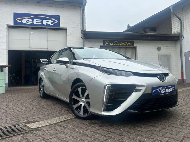 Platinium silber metallic Gebraucht 2016 Toyota Mirai Limousine | 7.900 € (Superpreis) - Bild 1/4