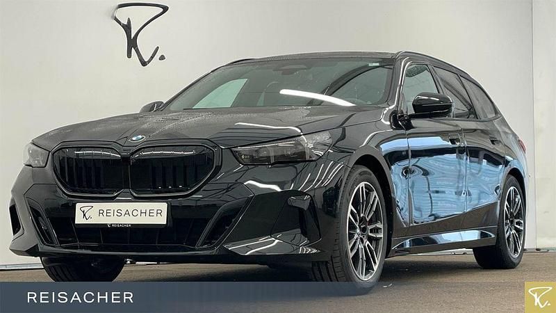 Neu BMW 540 Performance 303 PS (222 kW) 2026 Saphirschwarz metallic Kombi