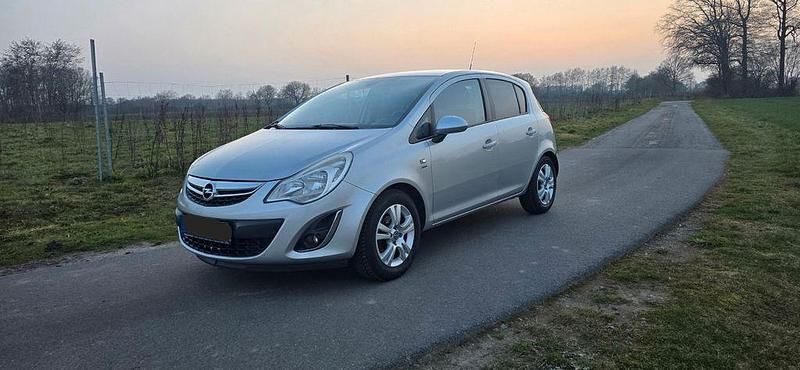Gebraucht Opel Corsa Active 69 PS (50 kW) 2013 Silber Kleinwagen