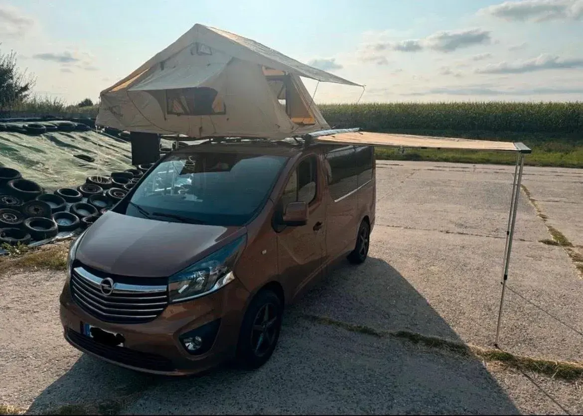 Gebraucht Opel Vivaro 145 PS (106 kW) 2016 Braun Van / Kleinbus