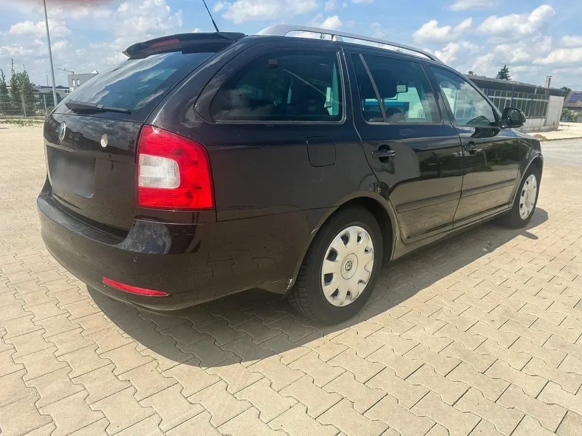 Gebraucht Skoda Octavia 105 PS (77 kW) 2012 Schwarz Kombi