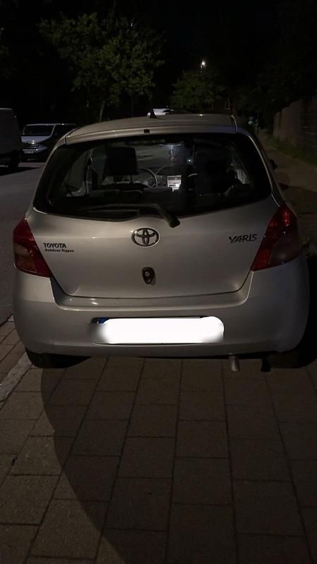 Silber Gebraucht 2008 Toyota Yaris Kleinwagen | 1.250 € (Guter Preis) - Bild 1/1