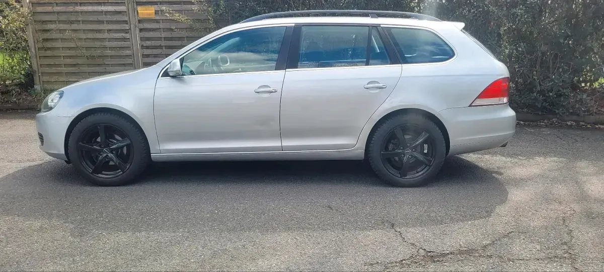 Gebraucht VW Golf VI 105 PS (77 kW) 2010 Silber Kleinwagen