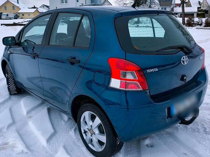 Blau Gebraucht 2010 Toyota Yaris Kleinwagen | 5.500 € (Etwas zu teuer) - Bild 1/4