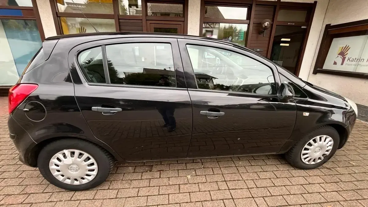 Second-hand Opel Corsa 80 CP (58 kW) 2009 Negru Hatchback