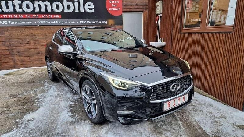Gebraucht Infiniti Q30 Sport Tech 156 PS (114 kW) 2017 Schwarz Limousine