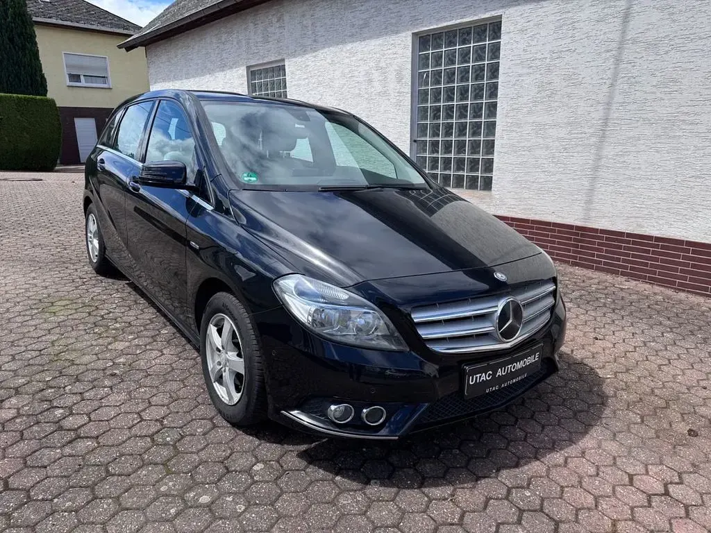 Gebraucht Mercedes B180 109 PS (80 kW) 2012 Schwarz Kleinwagen