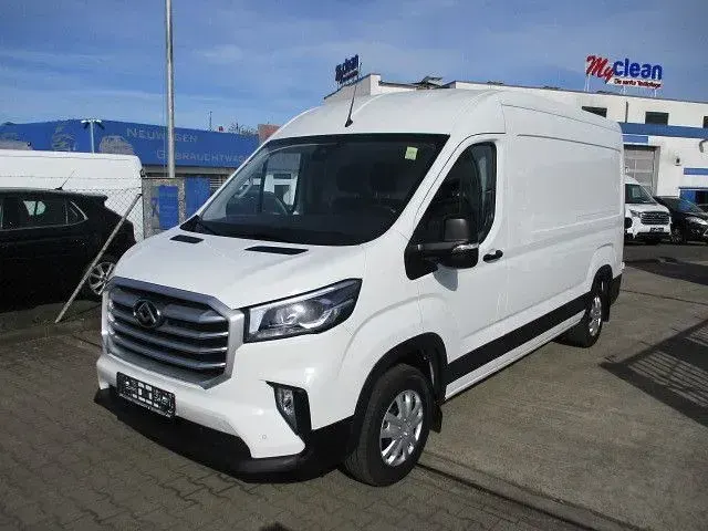 Second-hand Maxus V90 148 CP (108 kW) 2023 Alb Van