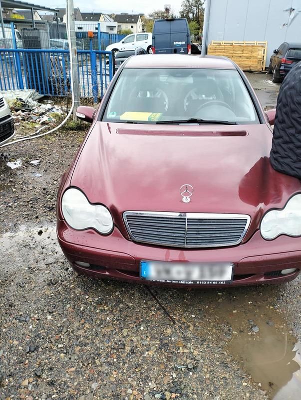 Rot Gebraucht 2001 Mercedes C180 Limousine | 2.700 € (Fairer Preis) - Bild 1/4