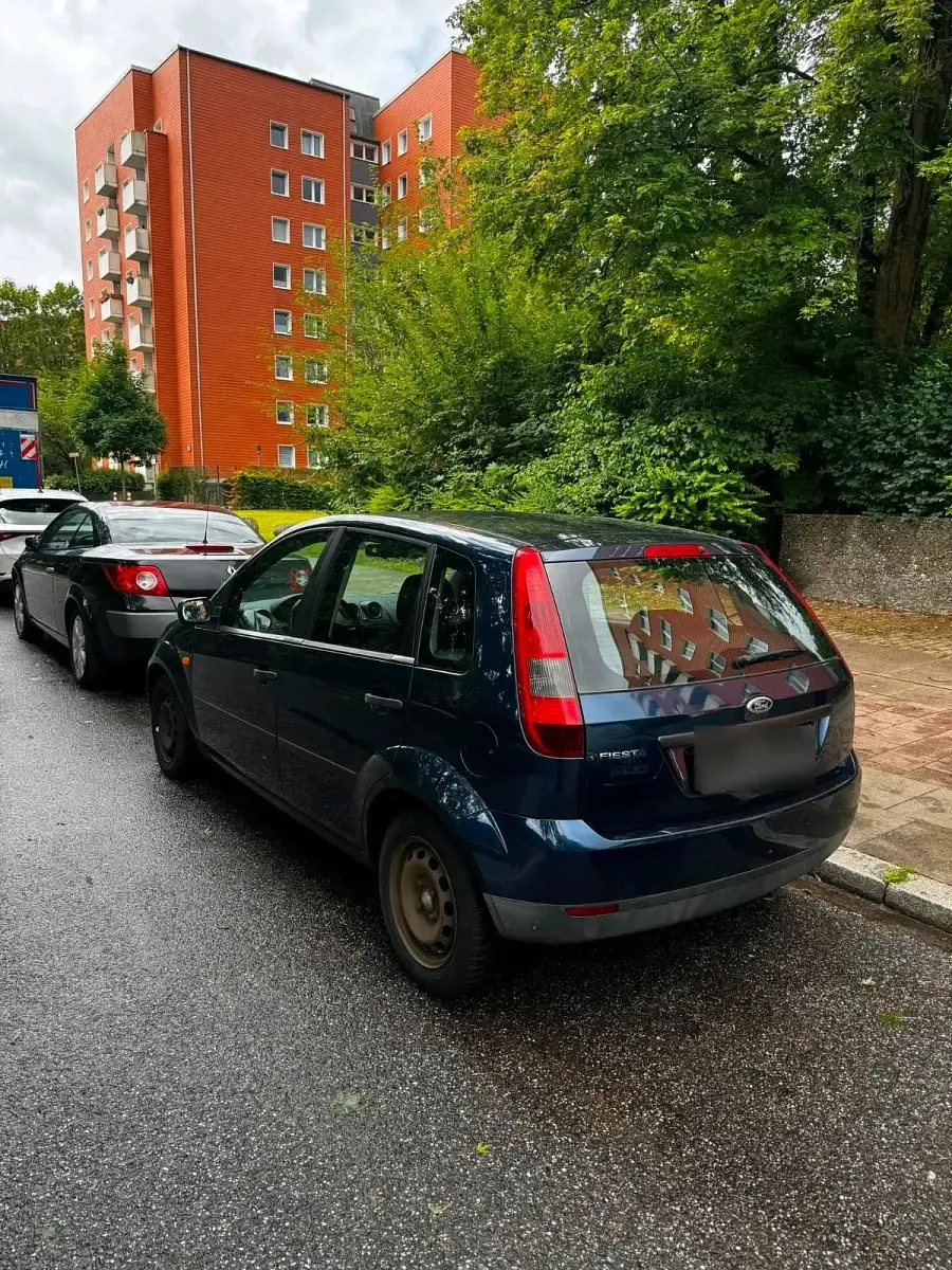 Gebraucht Ford Fiesta 69 PS (50 kW) 2004 Blau Kleinwagen