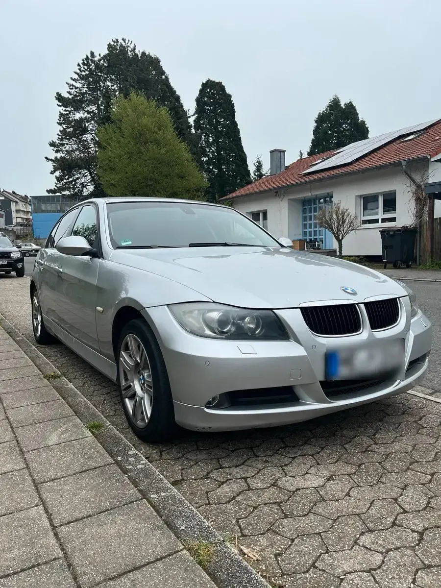 Gebraucht BMW 320 177 PS (130 kW) 2008 Silber Limousine