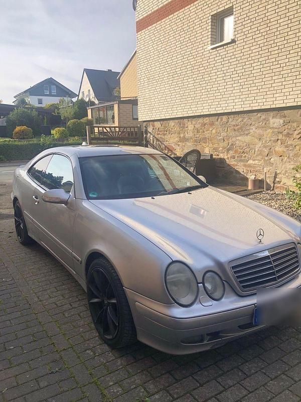 Silber Gebraucht 2000 Mercedes CLK320 Avantgarde Coupé | 2.300 € (Superpreis) - Bild 1/4