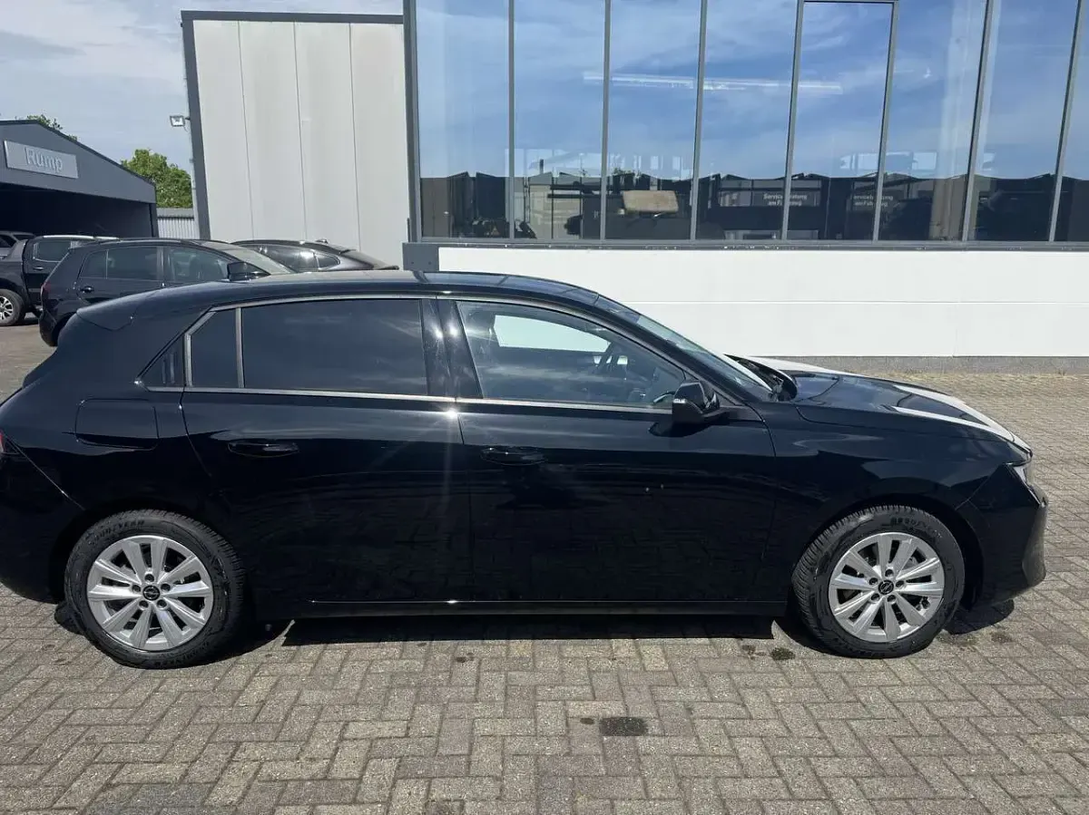 Gebraucht Opel Astra Edition 131 PS (96 kW) 2023 Schwarz Kleinwagen