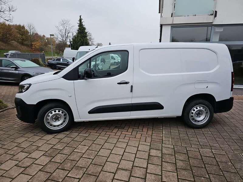 Gebraucht Opel Combo 131 PS (96 kW) 2024 Lackierung weiss icy/typ ausse Van / Kleinbus