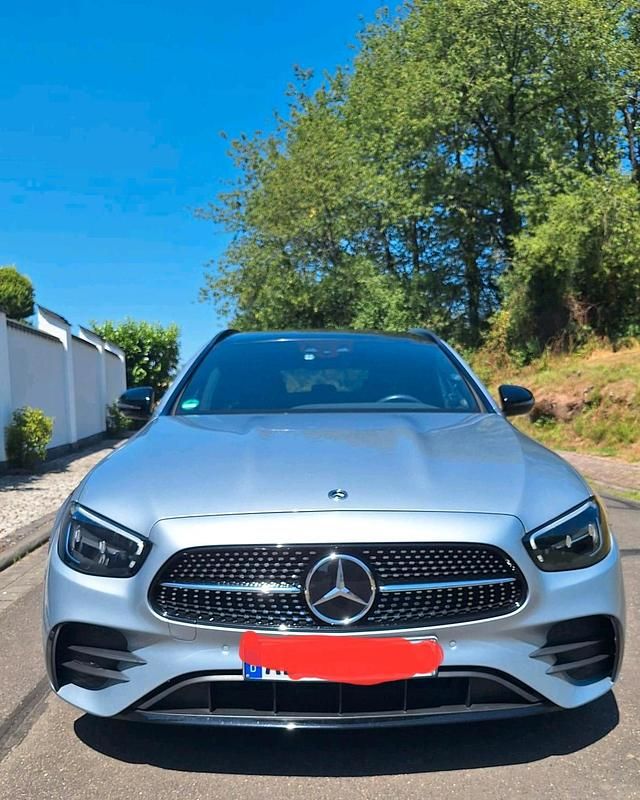 Silber Gebraucht 2021 Mercedes E400 AMG line Kombi | 45.500 € (Guter Preis) - Bild 1/4